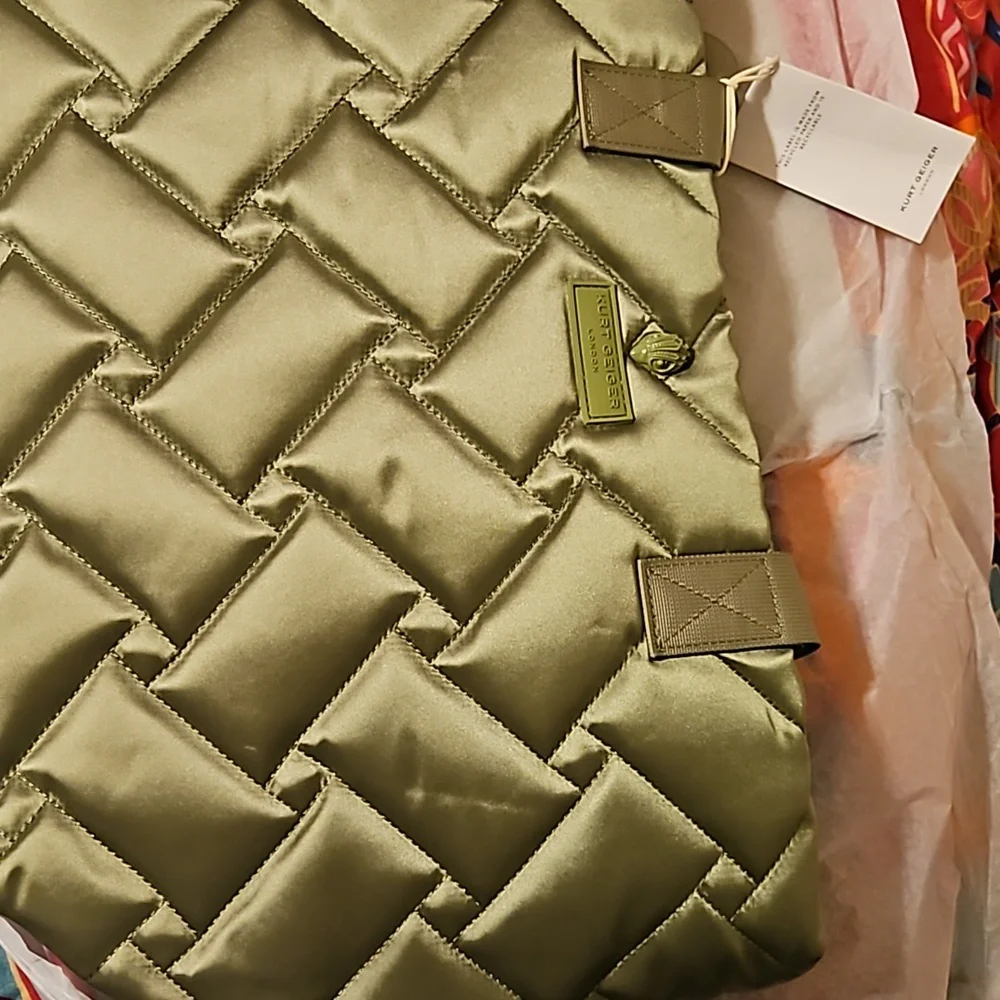 Tote - Picture 1 of 5